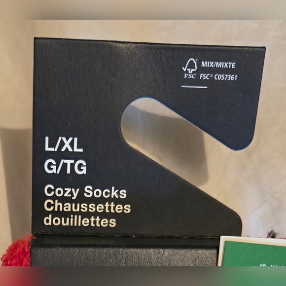 NWT - 3 Pairs Old Navy Winter Coloured Non-Skid/Gripper Socks/Slippers; Size: XL - Picture 5 of 13